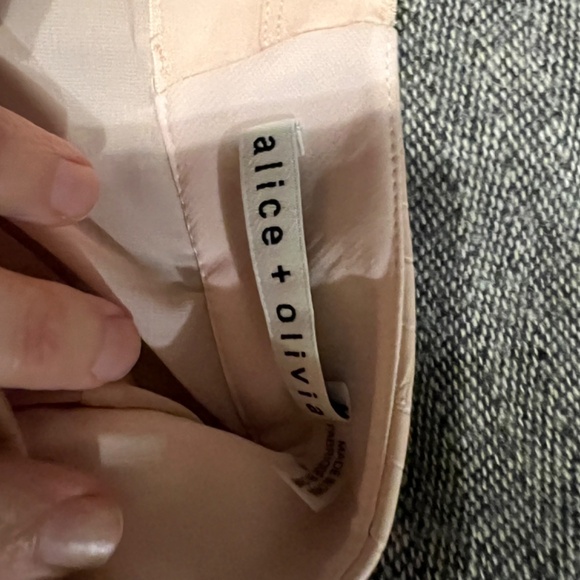 Alice & Olivia : baby pink skirt 25$ - Picture 3 of 5